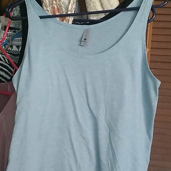 Tank top - Picture 2 of 3